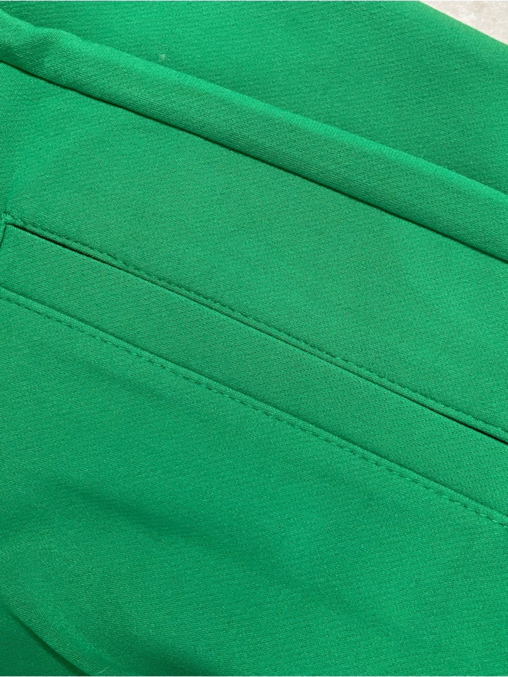 A NEW DAY Bright Green Shorts NWT Stretch Midi Size 4 - Picture 4 of 5